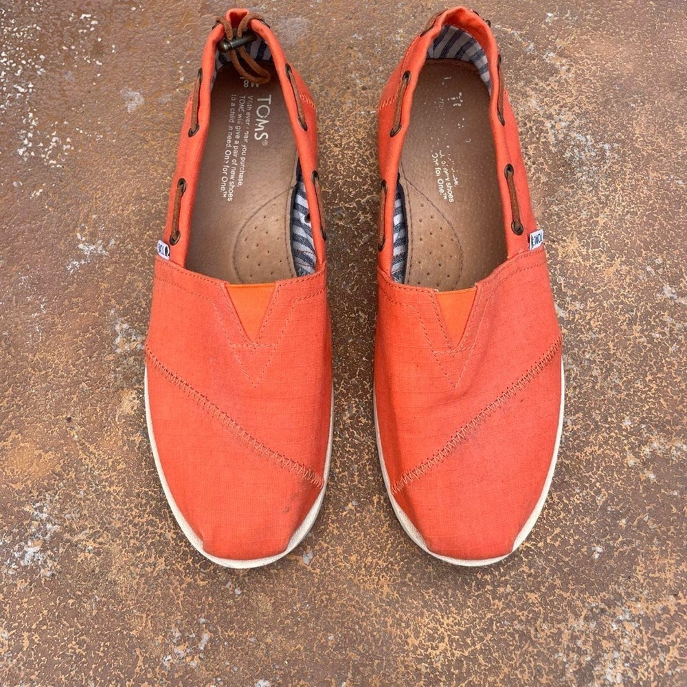 Orange TOMS slip-on shoes men’s size 8